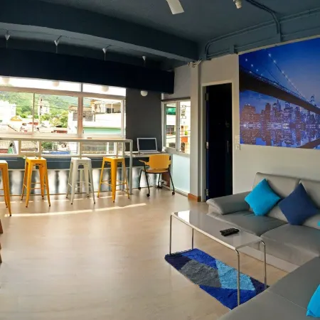 The Moon Hostel Huahin Отели рядом с достопримечательностью «Ночной базар Хуа Хина Бун Чалерн»