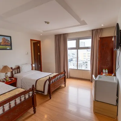 Nhat Linh Hotel & Suites Da Nang Hôtels à proximité de : Marché Cồn