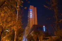 Huating Hotel (Guangyuan Aoyuan Sports Center Wanda Plaza Branch)
