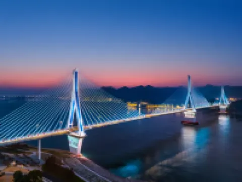 Ease Hotel · Zhi (Yichang Three Gorges Visitor Center Binjiang Wanda)