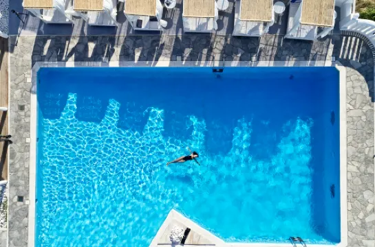 Mr and Mrs White Tinos