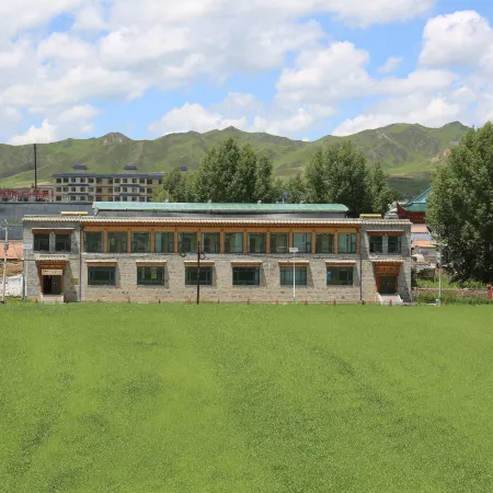 Chamtsee House