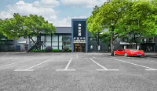 Xu Yang Garden Hotel (Nanchang Railway Station Bayi Square Branch) Отели в г. 