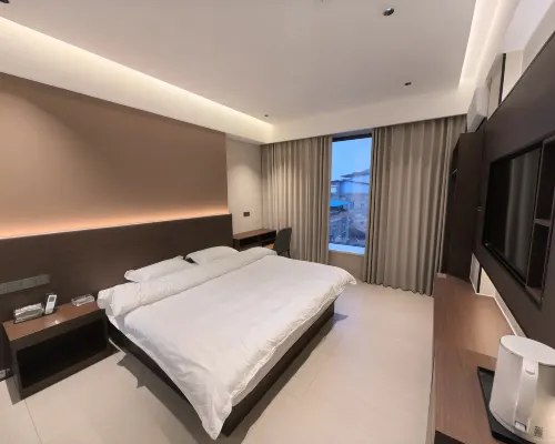 Lipu Jinhe Hotel โรงแรมในหลี่ผู่