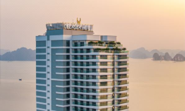 DeLaSea Ha Long Hotel - Modern Bayview Escape