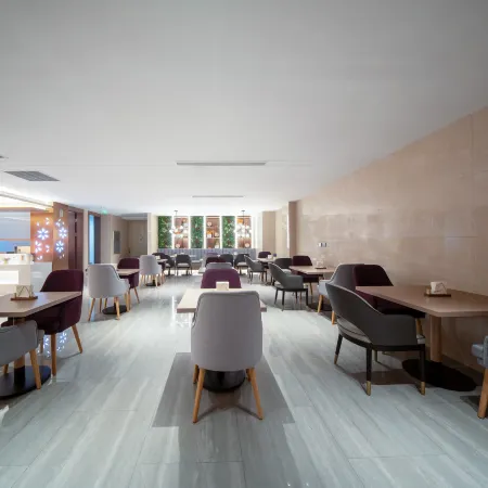 LAVANDEHotel (Dalian Donggang Business District Port Square Renmin Road Branch) Отели рядом с достопримечательностью «Далянь Харбор»