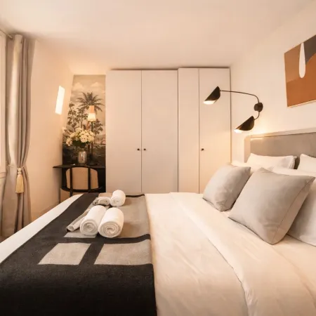 Stunning property near Arc de Triomphe