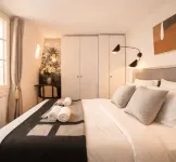 Stunning property near Arc de Triomphe