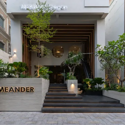 MEANDER Saigon Отели рядом с достопримечательностью «Куан-Бинь-Тхань»