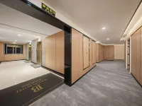 Bolton Hotel Hotels in Boten