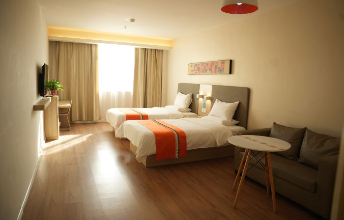 Nuowei Hotel (Wuwei Wanda Plaza)