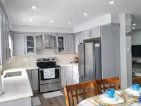 4 Bedrooms + DEN/Office 4 baths Entire Home Hotels near Lisgar