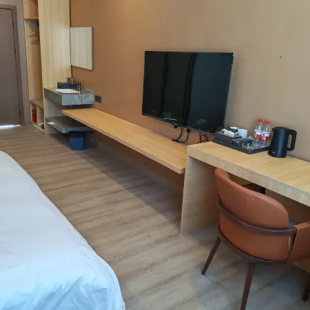 Red House Hotel (Gangrenboqi Scenic Area)