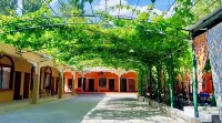 Turpan Momingpinju Homestay (Grape Valley Scenic Area Qingwa Lane)