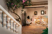 El Refugio Apartments & Villa