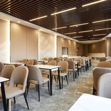 Rujia Fairyland Hotel (Lvliang Hongtai Plaza)