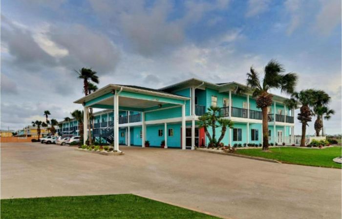 The Island Hotel Near Beach Port Aransas