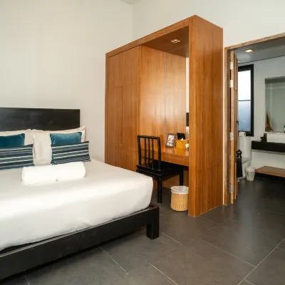 Wings Phuket Villa by Two Villas Holiday Отели рядом с достопримечательностью «Ват Си Сунтхон»