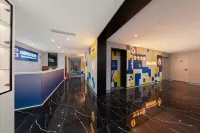 Fangge E-Sports Hotel (Kuanzhaixiangzi Alleys West Street Subway Station) - 2-Star