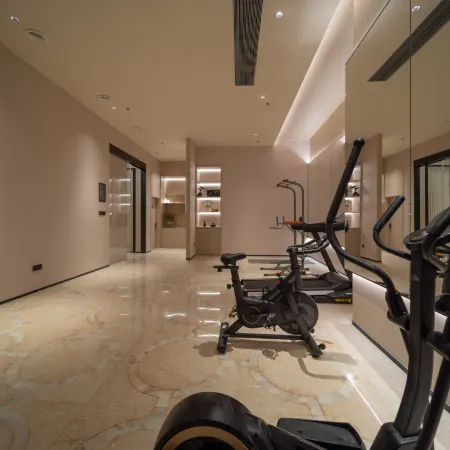 Ouchen · Grand High-Rise Hotel (Jiefangbei Pedestrian Street Hong Ya Dong)