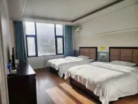 Peizan Yuge Homestay (Huanglong Jiuzhai High-Speed Railway Station) - Inns