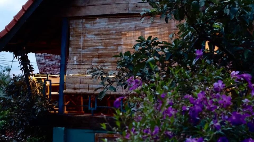 Queeny’s Farm Stay Wooden House