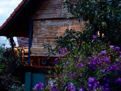 Queeny’s Farm Stay Wooden House