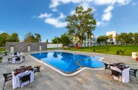 The Elegance Resort - parking