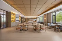 Yanjiao Town Emergency Management University Madison Hotel - Parking