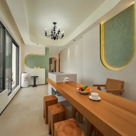 Lincang Jianli Hotel (Wa Culture Square Yulong Lake Park)