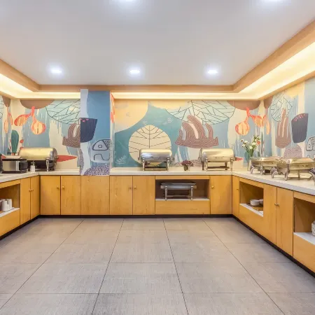 Huayi Selected Hotel (Wuxi Railway Station Chunshen Road)