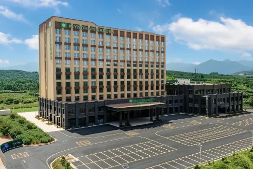 Zhangzhou Pinghe Wyndham Garden Hotel - Mountain view