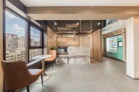 Lecheng E-sports Homestay (Qingzhen Junyue International) - Pysäköinti