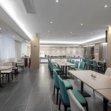Yeste International Hotel (Hezhou Zhaoping Administrative Center)