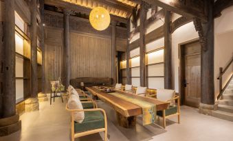 Floral Luxury Hengdian Xindi B&B (Film and Television City Qinwang Palace Dream Valley Branch)