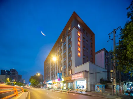 Ibis Hotel (Chengdu Wuhou Temple Jinli) Отели рядом с достопримечательностью «Tianfu Furong Garden»
