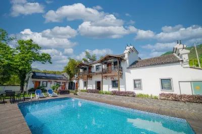 Anji Xianquan Yunlin Xijian Holiday Homestay Hotels in Hello Kitty Park