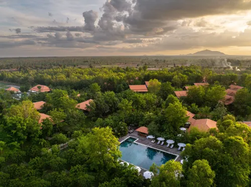 Farmhouse Resort & Spa - parking