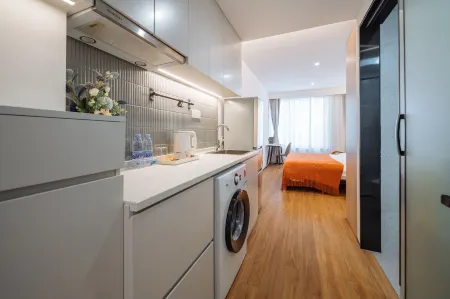 Ketangxuan Hotel (Shanghai Railway Station Baoshan Road Subway Station) Отели рядом с достопримечательностью «CPC Jiangsu Provincial Committee Former Site (West Gate)»