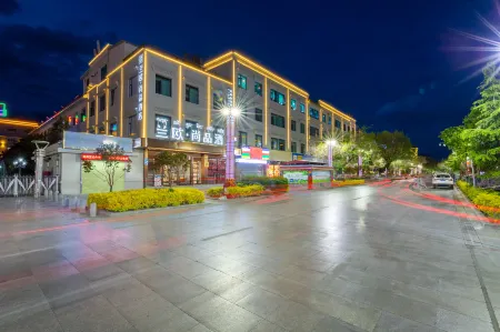 Lhasa Potala Palace Barkhor Street LanOuShangPin Hotel Отели рядом с достопримечательностью «Chagpori»