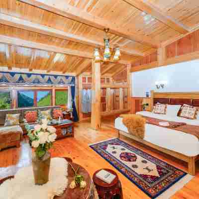 Snow Mountain Home · Tibetan Culture Photography and Food Experience Homestay Rooms