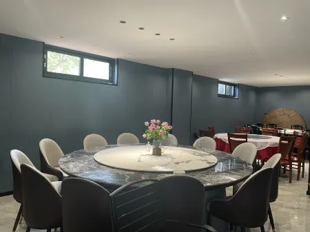 Juyan Homestay Отели рядом с достопримечательностью «Huangdaxian Scenic Area»