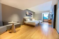Korla Golden Phoenix Business Hotel (Grand Bazaar Peacock River)