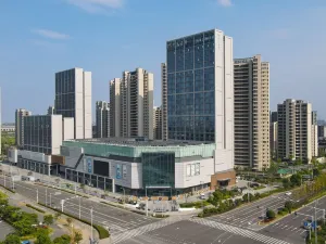 Maison New Century Hotel Hangzhou Bay (in Geely Giehow Plaza)