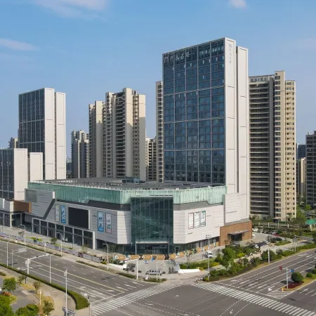 Maison New Century Hotel Hangzhou Bay (in Geely Giehow Plaza)