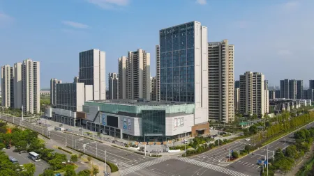 Maison New Century Hotel Hangzhou Bay (in Geely Giehow Plaza) Отели в г. Циси