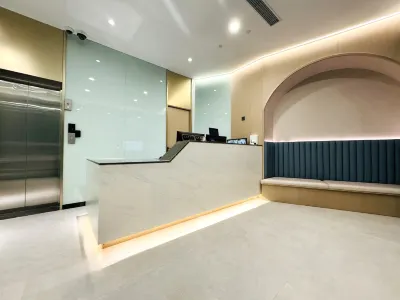 CityWalk Xiangzhu Hotel (Hongqiao Airport Songhong Road Subway Station) Hotels near Xinjing Park