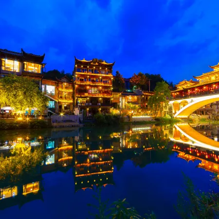 Huayangnianhua Inn(Located in Furong Town Scenic Area, near the waterfall