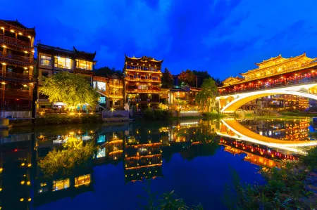 Mood for Love Riverview Inn (Furong Town Da Waterfall Branch) Отели рядом с достопримечательностью «Tusi Palace»