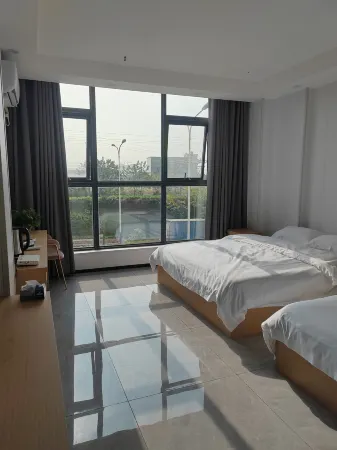 Nanchong Gaoping Juxin Business Hotel Отели рядом с достопримечательностью «Nanchong Professional Technic College»